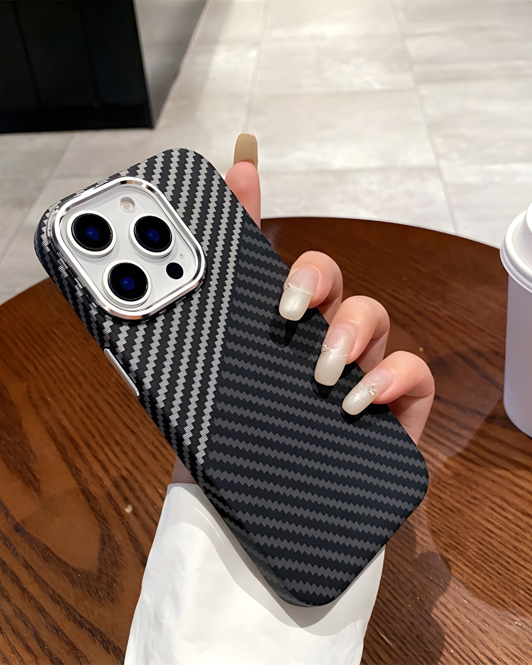 Matte Carbon Fiber-Textured Phone Case – Sleek & Minimalist Protection
